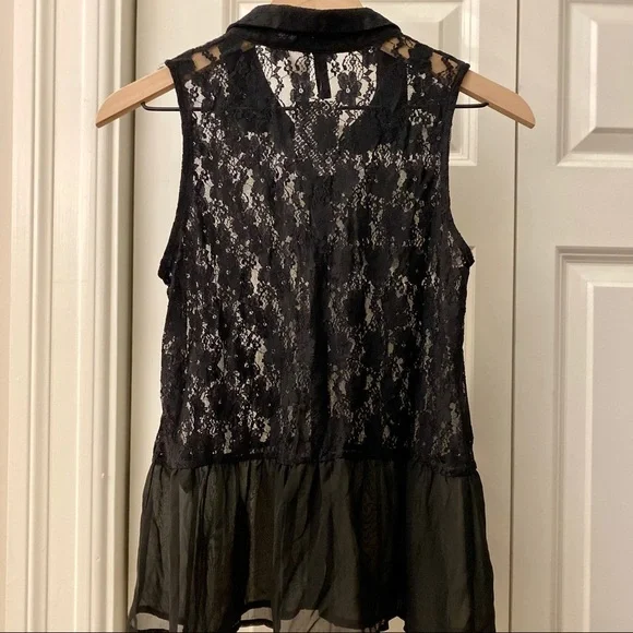 H&M | Sleeveless Lace Button-Up Top - Picture 7 of 9